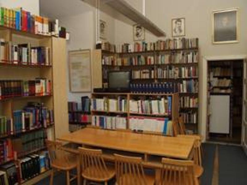 A könyvtár az 1990-es években